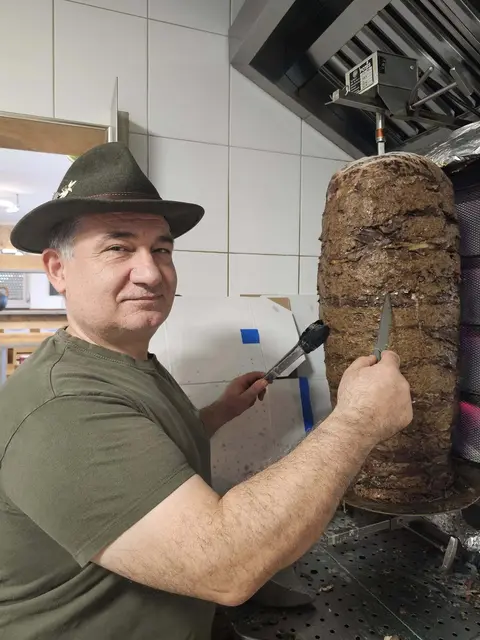 Zum Nationalfeiertag gab es im vergangenen Jahr Reh-Kebap aus heimischer Jagd. | Foto: Mimoza