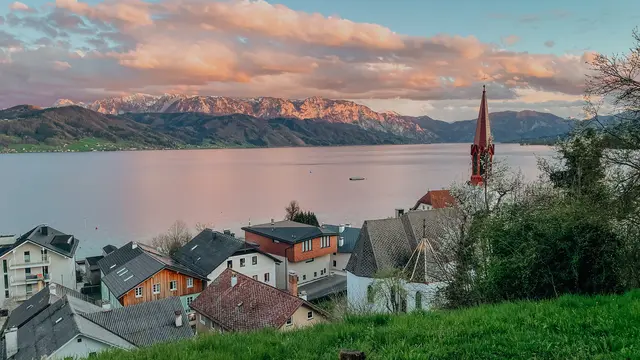 mia in attersee ist eine lose Gemeinschaft, die ehrenamtlich kreative, kulturelle und nachbarschaftliche Projekte organisiert, um das Leben in der Gemeinde bunter zu gestalten. Über die Plattform miainattersee.at und den zugehörigen Instagram-Kanal werden Ideen vernetzt, Veranstaltungen koordiniert und regionale Initiativen wie Pflanzentauschmärkte, Nachbarschaftskino oder Direktvermarkter-Guides sichtbar gemacht.  | Foto: Mia in Attersee