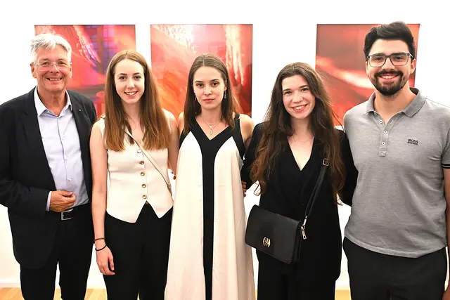 LandeshauptmannPeter Kaiser, Verena Reif, die Künstlerin Lilith Erian, Verena und David Kristof  | Foto: Josef Bodner