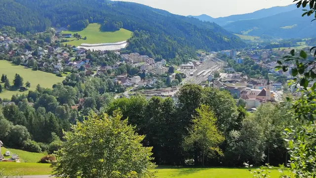 Blick auf die Stadt und die Südbahn, leider mit Gegenlicht... | Foto: I.Wozonig 