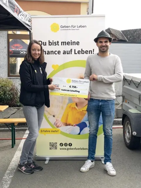 Bei der Typsierungsaktion des Feitklubs Scheifling im September des Vorjahres wurden für den Verein "Geben für Leben" Spenden gesammelt. Ein Scheck über 750 Euro konnte übergeben werden.   | Foto: Privat