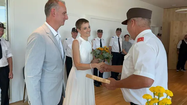 Glückwünsche an Bernadette und Rene Wernegg von der FF Preding | Foto: HLM Georg Teppernegg