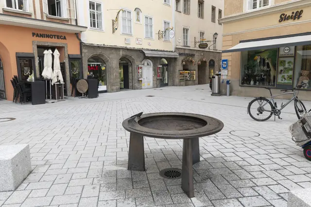 Der Bronze-Brunnen am Waagplatz ging im Rahmen der Neugestaltung in Betrieb. | Foto: Stadt Salzburg