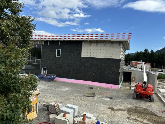 Das neue McDonalds-Gebäude wird zweistöckig. | Foto: Stefan Verderber