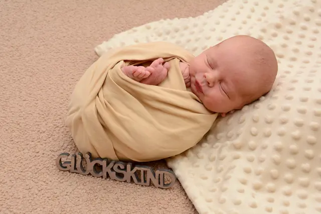 Name: Elias Maximilian
Geburtsdatum: 30.07.2025
Gewicht: 2965 g
Größe: 48 cm
Eltern: Sabrina und Florian Schmid aus Niklasdorf | Foto: Babysmile