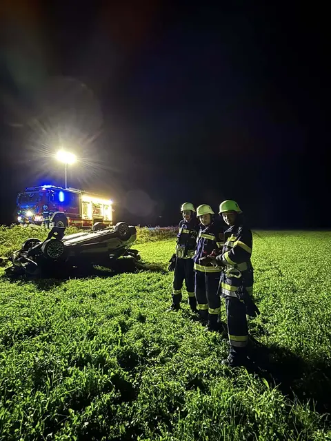 Florianis am Einsatzort. | Foto: Feuerwehr Mörtschach