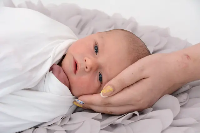 Name: Theo
Geburtsdatum: 30.07.2025
Gewicht: 3580 g
Gewicht: 54 g
Geschwister: Levi
Eltern: Celine Prager und Nico Pall aus Judenburg | Foto: Babysmile