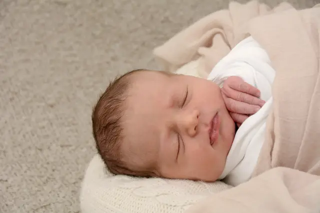 Name: Ilyas
Geburtsdatum: 30.07.2025
Gewicht: 3160 g
Größe: 51 cm
Eltern: Sabrina Prieling und David Bischof aus St. Peter am Kammersberg | Foto: Babysmile