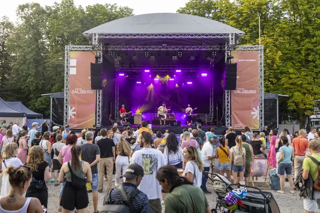 „Live in Salzburg“- bringt am Samstag, den 9. August 2025, pure Sommerstimmung in den Zauberflötenpark der Stadt Salzburg. Im Bild: „Live in Salzburg“-Event 2024 im Volksgarten
 | Foto: wildbild/Herbert Rohrer
