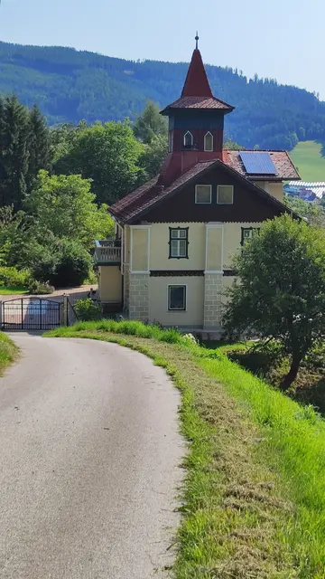beim ,,Schlössl" kann man an einem Bankerl etwas verschnaufen... | Foto: I.Wozonig