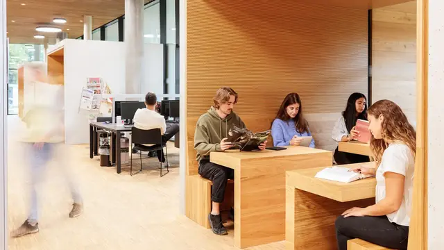 Studierende und Absolvent:innen der FH St. Pölten können ihre Masterarbeiten bis 7. Oktober für das Stipendium einreichen. | Foto: Peter Rauchecker