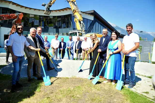 Einn großer Tag für die Bürgermeisterinnen, Bürgermeister und einigen Bgm.-Stellvertretern der Gemeinden der beiden Regionen. | Foto: Hassl