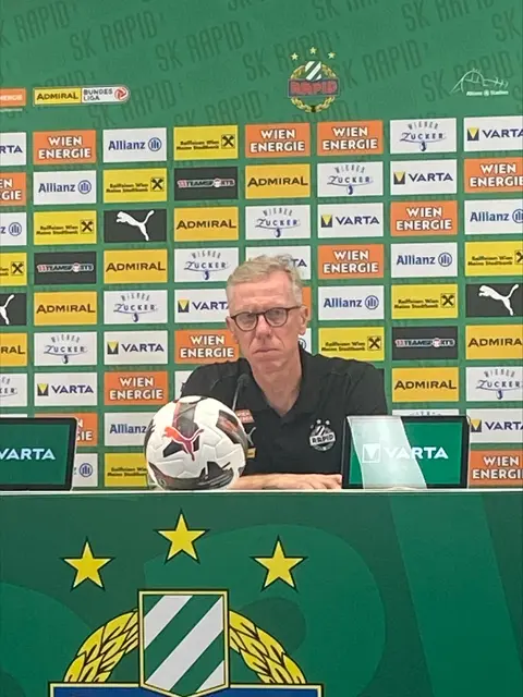 Rapid-Trainer Peter Stöger bei der PK.  | Foto: Roland Weber/RMA