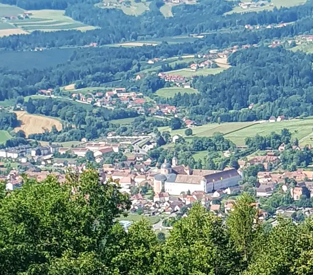Blick hinunter auf Pöllau.