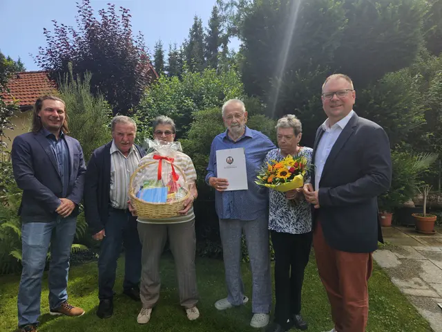 OV GGR Brunner Werner, Mantler Johann (Obmann Seniorenbund), Haderer Waltraude (Seniorenbund), Jubilare Weeber Karl und Ilse aus Altenwörth, Bürgermeister Aigner Franz. | Foto: Marktgemeinde Kirchberg am Wagram