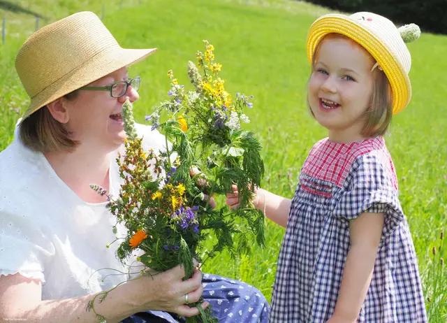 Die Kräuter für Mariä Himmelfahrt sucht man am besten gemeinsam. | Foto: Andrea Rachensperger