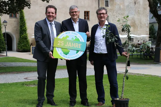 Klimabündnis Obmann LR René Zumtobel, Kitzbühels Bürgermeister Klaus Winkler und KB-Geschäftsführer Andrä Stigger. | Foto: KBT