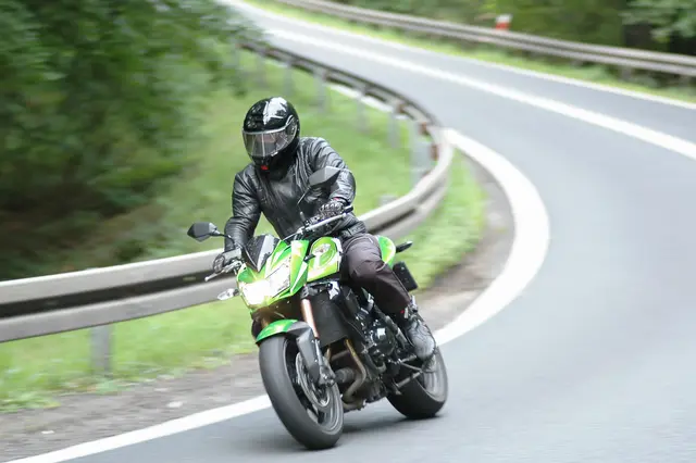 Mit 190 km/h auf der Inntalautobahn unterwegs: Die Polizei stoppte den jungen Motorradfahrer bei Ampass im Bezirk Innsbruck-Land. (Symbolfoto) | Foto: stock.adobe.com/at/pawczar
