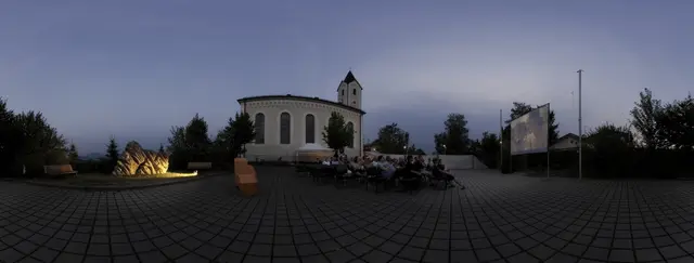 Das erste Projekt des Vereins "Stadtteilentwicklung Leopoldskron-Moos": der "Maria-Hilf-Platz" neben der Pfarrkirche, der 2004 feierlich eröffnet wurde. | Foto: Johannes Mantl