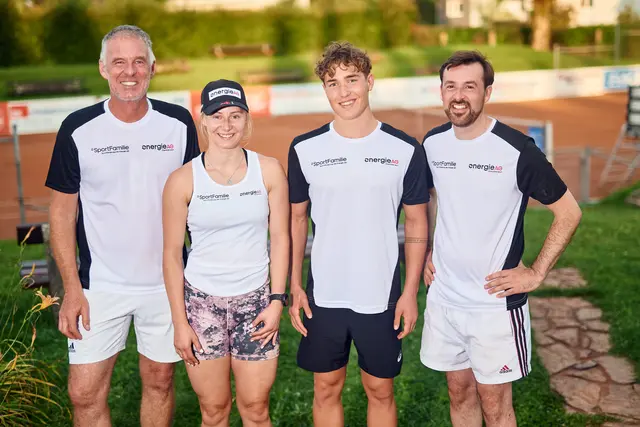 Aufschlag in Steyr - Energie AG Sportfamilie bleibt am Ball. CFO Andreas Kolar, Nicole Eibl (Ski Alpin), Lukas Edl (Schwimmen), CTO Alexander Kirchner. (v.l.) | Foto: Energie AG-Sportfamilie
