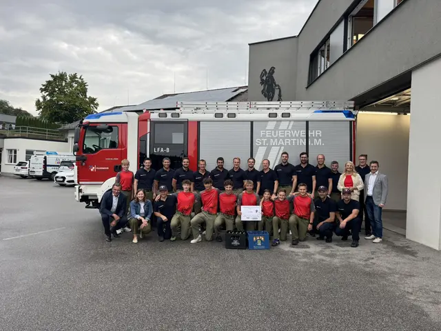 Bundesministerin Claudia Plakolm (1. Reihe, 2. v.l.) sowie die beiden Landtagsabgeordneten Gertraud Scheiblberger (2. Reihe, 3. v.r.) und Georg Ecker (1. Reihe, 1. v.l.) gratulierten zu den tollen Leistungen und bedankten sich für den ehrenamtlichen Einsatz. | Foto: OÖVP/Gierlinger