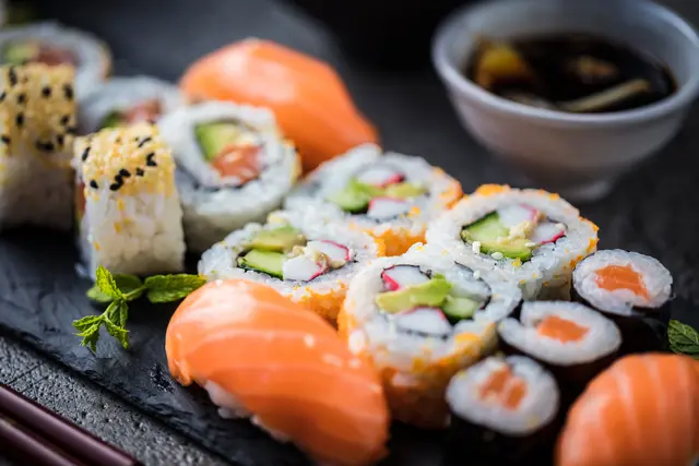 Bei einer von der Arbeiterkammer Oberösterreich (AK OÖ) in Auftrag gegebenen Lebensmittelanalyse wurden Sushi-Boxen von zwölf Anbietern aus Linz und Linz-Land getestet. | Foto: PantherMedia/KarepaStock
