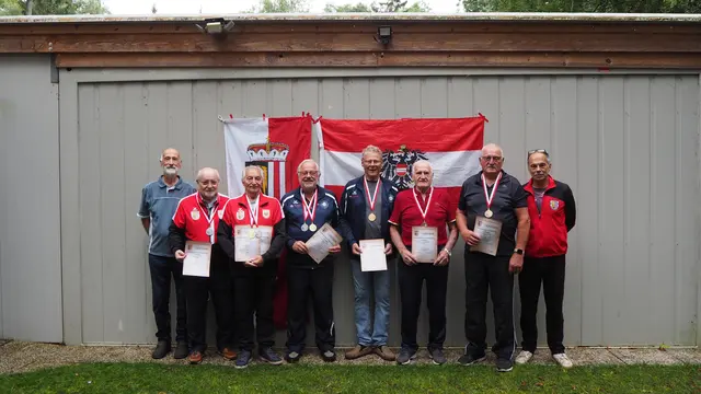 Ehrenoberschützenmeister Gerald Halmdienst (St. Georgen), Mannschaft LHA Linz, Mannschaft Priv. SG Enns (August Maier, Engelbert Nöbauer), Mannschaft SG Marchtrenk, Landessportleiter Alfons Hofbauer | Foto: Schützen der Priv. SG Enns