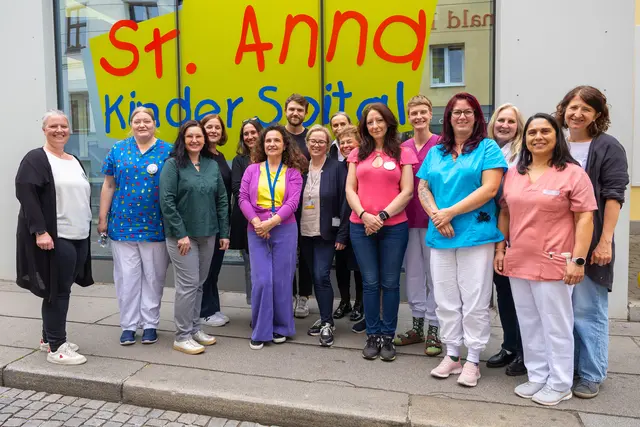 Eine Arbeitsgruppe zur Schmerztherapie im St. Anna Kinderspital feiert ihr 15-Jähriges bestehen.  | Foto: St. Anna Kinderspital