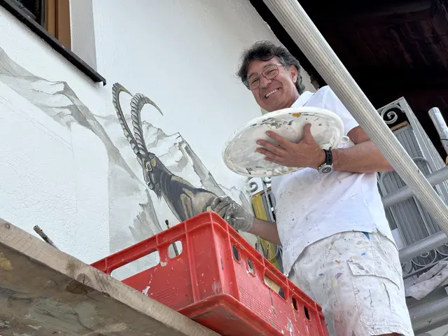 Zeit musste gentutz werden, bis die heiße Sonne drauf brennt ... nur im Schatten konnte Martin Juen die Farben auftragen.