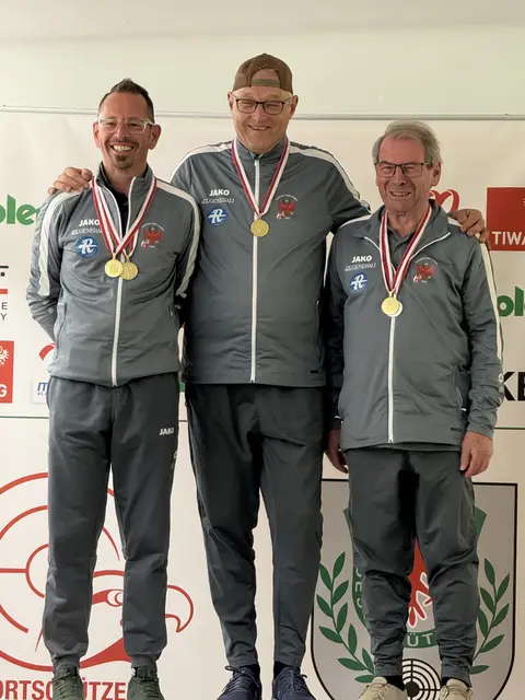 Gold für die Mannschaft aus Sölden im Bewerb "Sitzend frei" | Foto: Bezirksschützenbund Imst