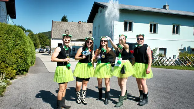 Hagelvoll: Nik, Lisa, Schirin, Norina und David