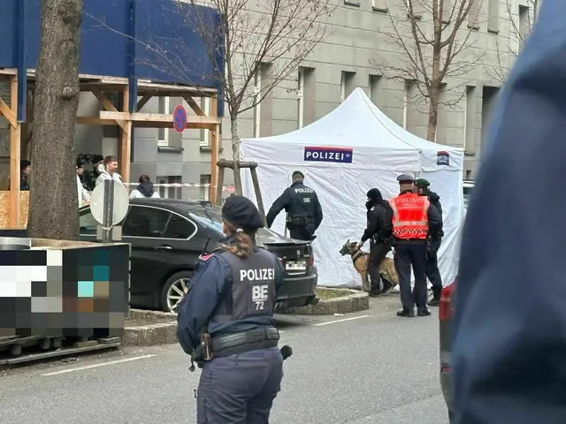 Den Koffer habe der 28-Jährige dann bei Müllcontainern in der Quellenstraße abgestellt, wo ihn kurz vor 15 Uhr ein mit Entrümpelungsarbeiten beschäftigter Mann bemerkte. | Foto: Valentina Marinelić/MeinBezirk