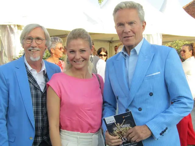 Elisabeth Pratscher in die Mitte genommen. | Foto: Peter Sattler