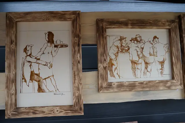 Spitze Nasen, verwitterte Gesichter, krumme Beine waren ein Markenzeichen von Fessls Bilder. | Foto: Evi Leutgeb