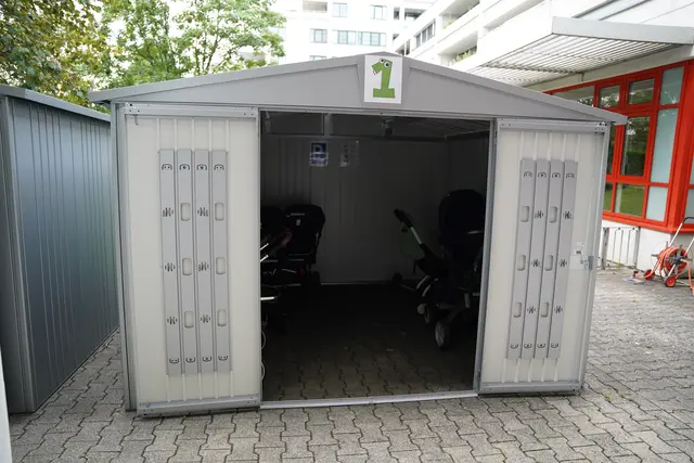 Am Schöpfwerk gibt es jetzt eigene Garagen für Kinderwägen. | Foto: BV 12
