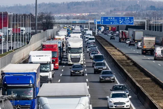 Auf den Autobahnen kommen sukzessive neue "Blitzer" zum Einsatz, die nur noch drei statt bisher fünf Prozent Toleranzgrenze haben. MeinBezirk hat recherchiert, wo die "Superblitzer" bereits im Einsatz sind. | Foto: FOTOKERSCHI.AT / KERSCHBAUMMAYR