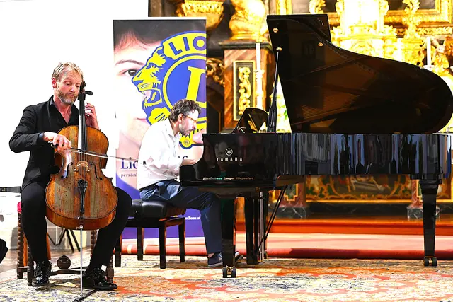 Der dänische Cellist Toke Møldrup, der schwedische Pianist Peter Friis Johansson in der St. Georgener Stiftskirche | Foto: Josef Bodner