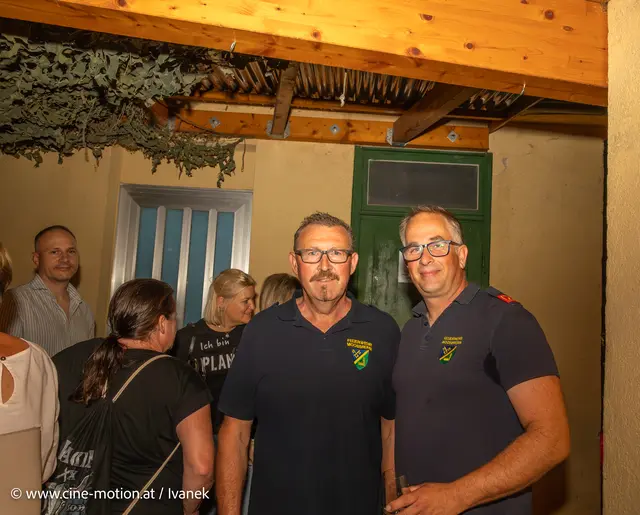 Richard Herbsthofer mit Christian Stummer - immer im Einsatz zum Wohle der Ess- und Trinkgelüste der anwesenden Gäste. | Foto: www.cine-motion.at / Ivanek