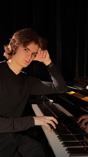 Der Pianist und Komponist schrieb die Filmmusik. Die Musik wurde mit der Bratislava Symphony Orchestra eingespielt. | Foto: Jack Dauner