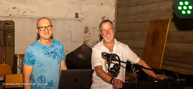 DJ Rösche - rechts - immer im Bezirk mit dabei. | Foto: www.cine-motion.at / Ivanek