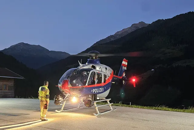 Hubschrauber im Einsatz. | Foto: ZOOM-Tirol