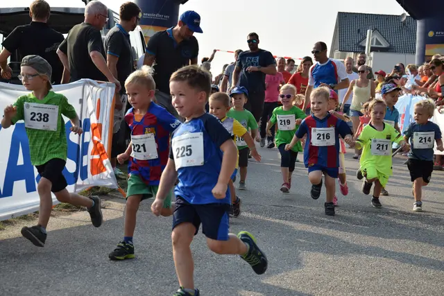 Die jüngsten StarterInnen beim Sommernachtslauf des VfB Energy Pama im Vorjahr | Foto: VfB Energy Pama