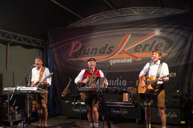 Die Pfunds Kerle begeisterten mit eigenen Songs und Covern.  | Foto: Alicia Martin Gomez