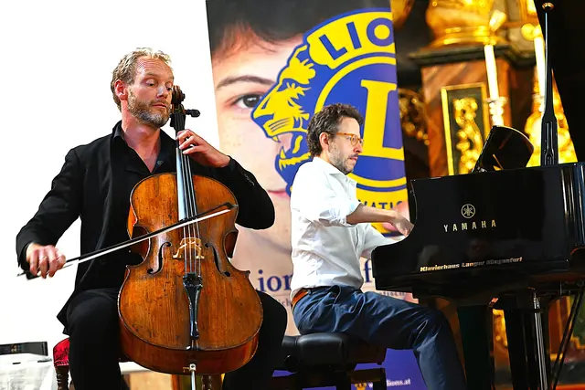 Der dänische Cellist Toke Møldrup, der schwedische Pianist Peter Friis Johansson in der St. Georgener Stiftskirche | Foto: Josef Bodner
