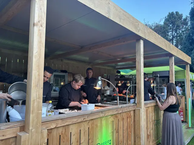 Das Team vom Landhaus Rois kümmerte sich den gesamten Abend um die Gäste. | Foto: MeinBezirk / Nico Deutscher