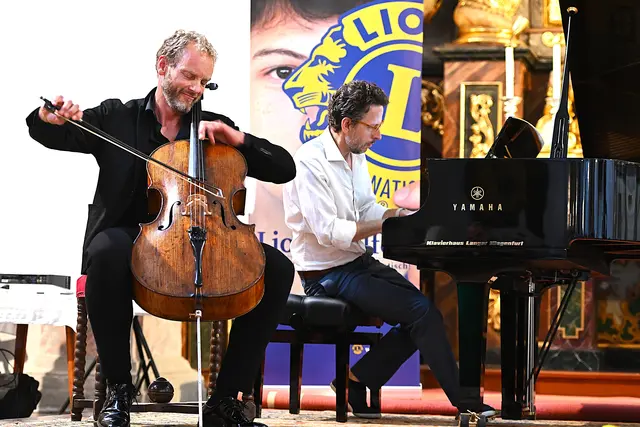 Der dänische Cellist Toke Møldrup, der schwedische Pianist Peter Friis Johansson in der St. Georgener Stiftskirche | Foto: Josef Bodner