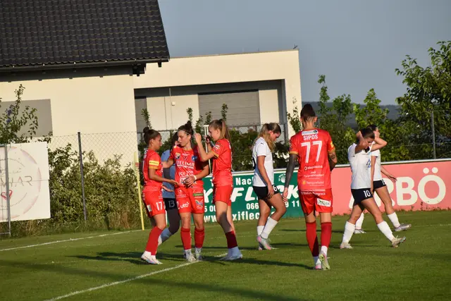 Torschützinnen klatschen ab: Natalie Wagner, Katja Dorn, Anja Bacher und davor Lilla Sipos | Foto: Michael Strini