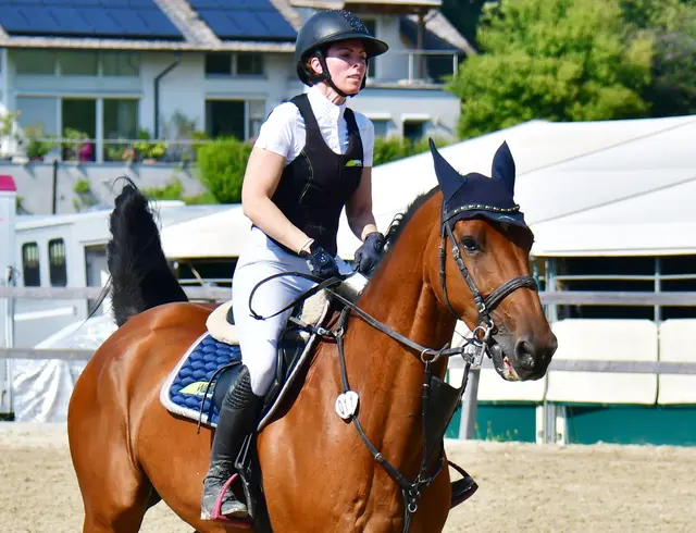 Alessandra auf Pferd Howard