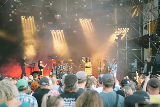 Die Opus-Band mit den Schick Sisters. | Foto: Andreas Graf