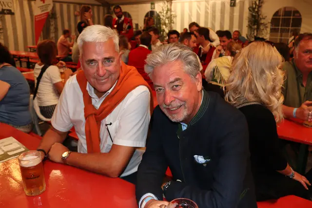 Der Obmann des Tourismusverbandes St. Anton am Arlberg, Josef Chodakowsky, mit dem ehemaligem TVB-Funktionär Hans Steiner.  | Foto: Elisabeth Zangerl